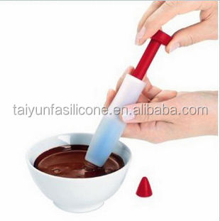 2014 new design useful silicone cake decoration pen for sale