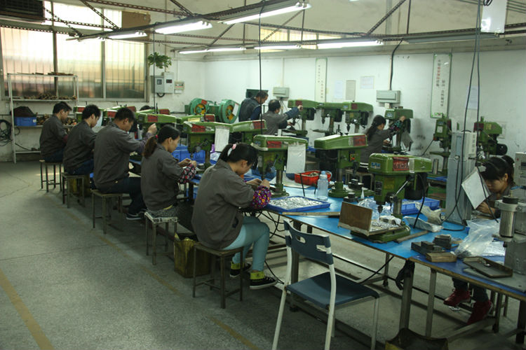 ファッション金属の衣服の付属品市場広州で仕入れ・メーカー・工場