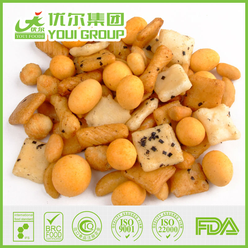 Rice crackers and peanuts mixed snacks