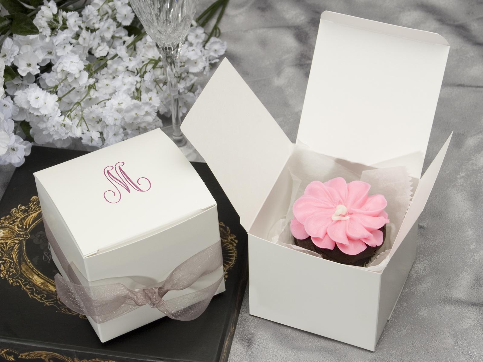 格好良い高品質かわいい付き紙のケーキボックスpvcウィンドウ、 箱の包装の紙のケーキスタンド仕入れ・メーカー・工場