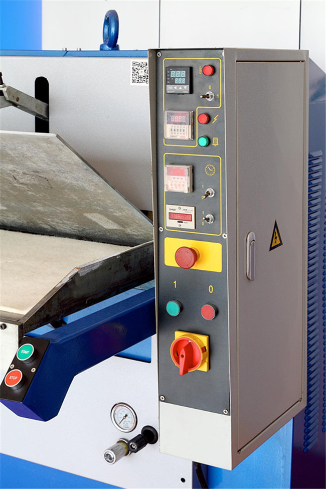 fabric embossing machine03.jpg