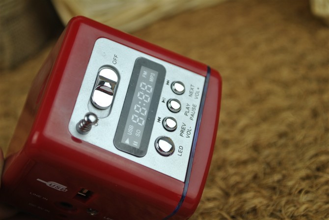 安いfmラジオusbsdカードリーダースピーカーポータブルなサウンドボックス仕入れ・メーカー・工場