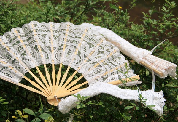 Amelie lace fan with lace cover (1).jpg