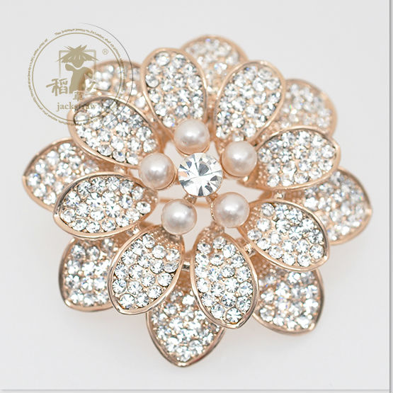 新しい韓国手作りフルデザインのファッションの花のブローチの安価なラインストーンの真珠ピンの卸売バルク宝石結婚式のための問屋・仕入れ・卸・卸売り