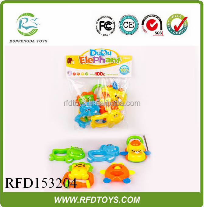 ちゃちなプラスチック製のベビー歯ガラガラおもちゃ幼児のための手のリングベル、 プラスチックベビーラトル問屋・仕入れ・卸・卸売り