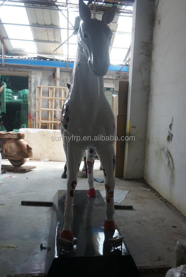 グラスファイバーカラフルな馬の像の彫刻仕入れ・メーカー・工場