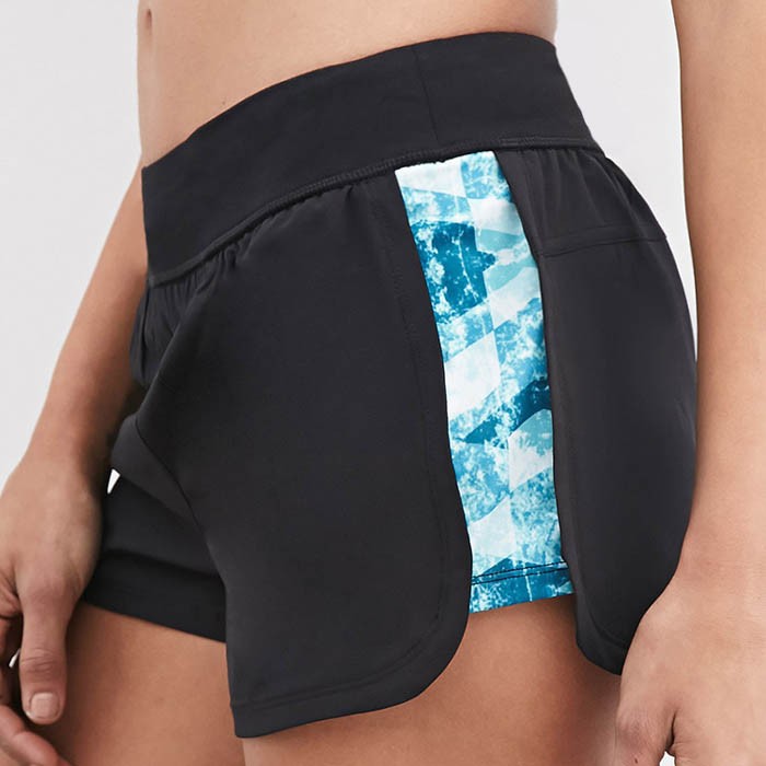 Womens lycra running shorts Running tights are an essential item for any runner. Long tights and mid calf Capri Tights are constructed from technical fabrics designed to be breathable and manage moisture. Winter tights can also be found in thermal fabrics for extra warmth.