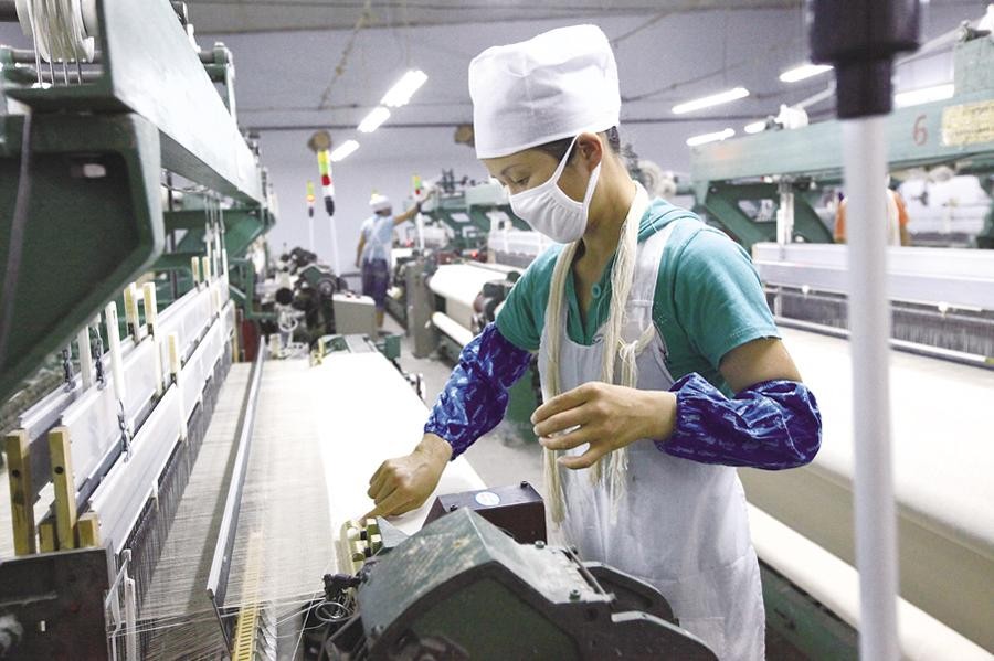 青と白チェック編み生地用シャツでregenrated綿とポリエステル糸仕入れ・メーカー・工場