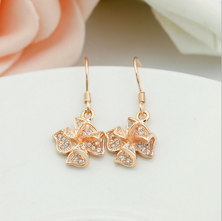 2014超人気ある925シルパー花✽ピアスジルコニアメッキアクセサリージュエリー問屋・仕入れ・卸・卸売り