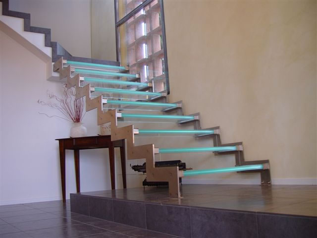 gomera-glass-staircase-leds-2.jpg