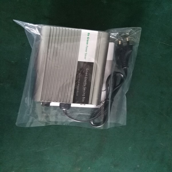 Plug in type power saver-4