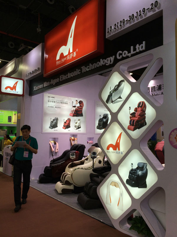 Zero gravity vending massage chair