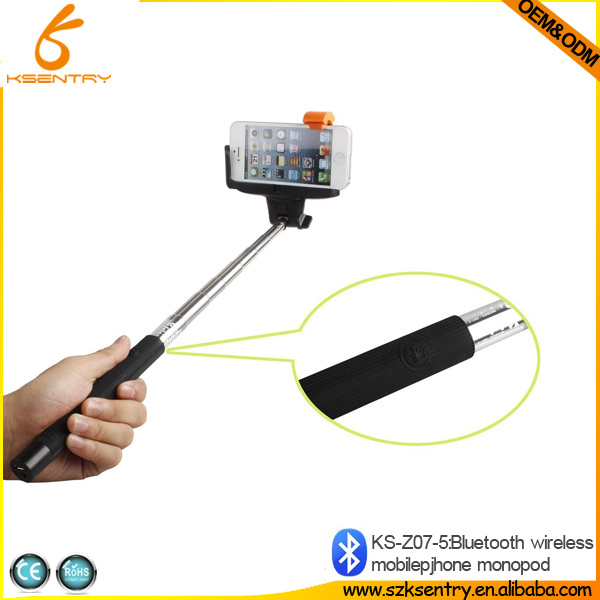 Selfie_Stick_mit_Bluetooth_Ausloser_fur_Kamera.jpg