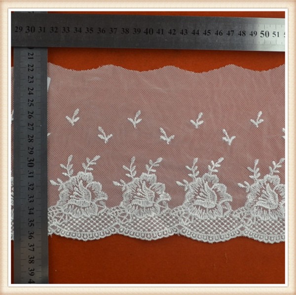 最新のファンシーホワイトポリエステル刺繍ネットレースでフラワーデザイン用ブライダルドレス/衣服仕入れ・メーカー・工場