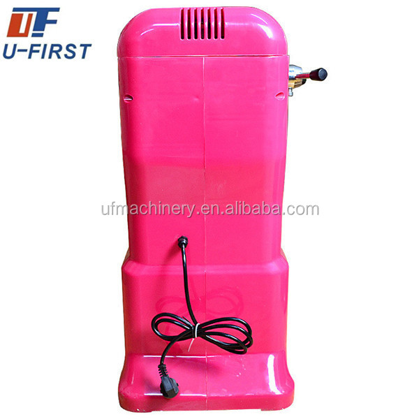 Ice block crushing machine