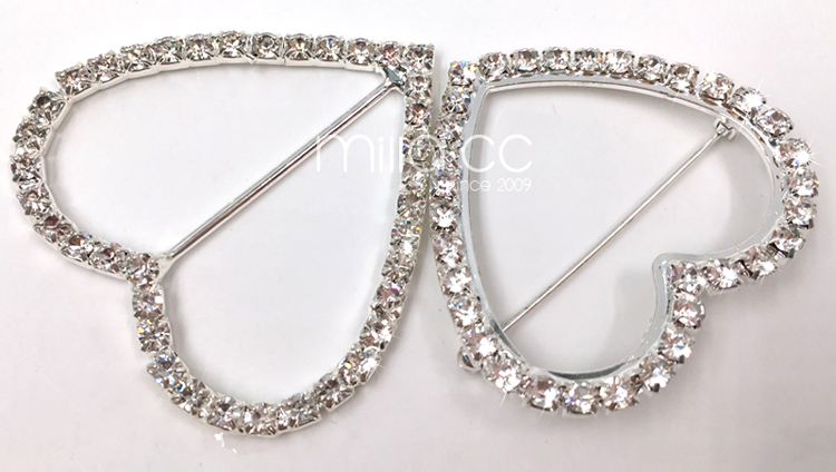 heart shaped buckle.png