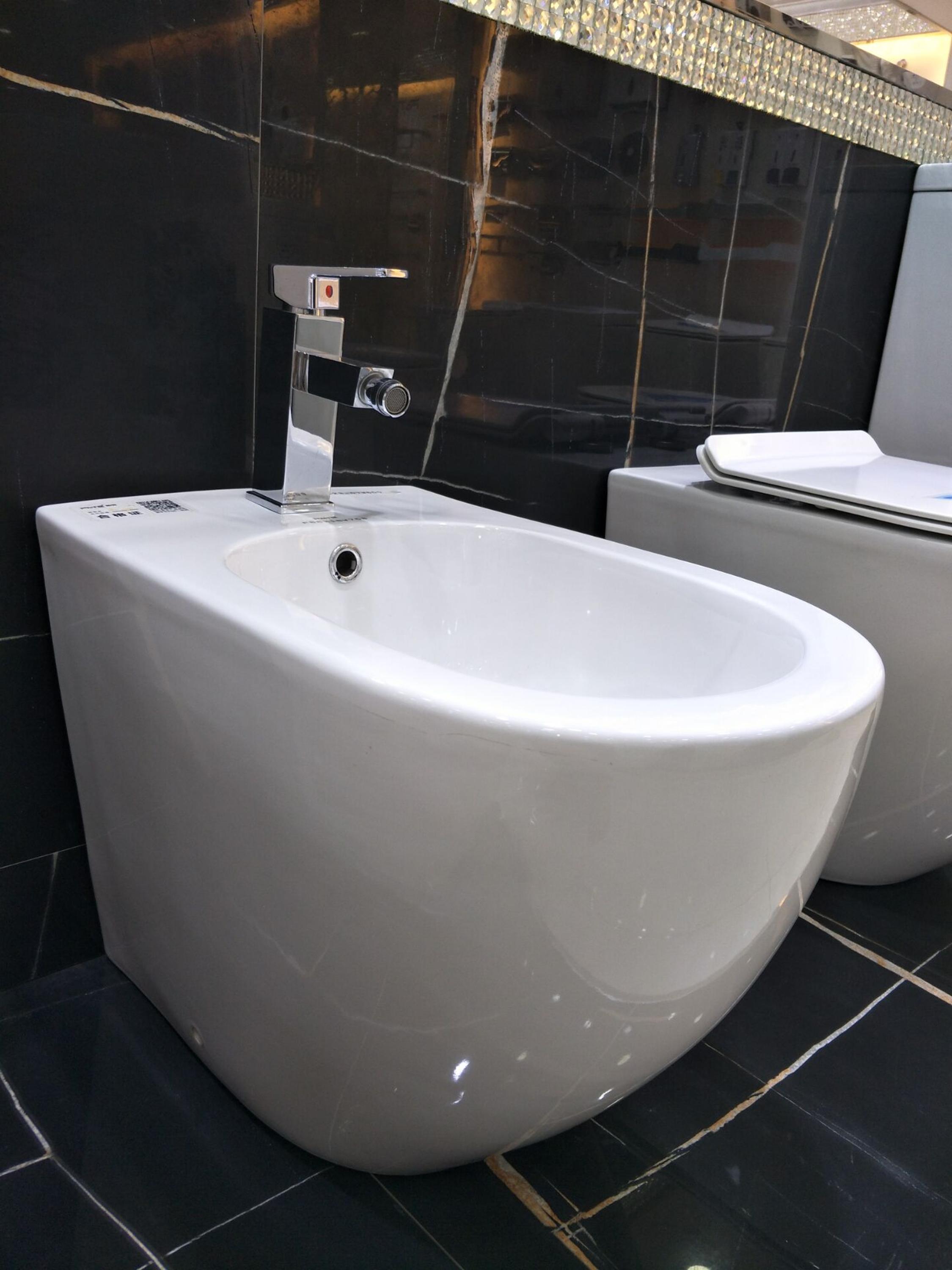 China Supplier Ceramic Sanitary Ware Bathroom One Piece