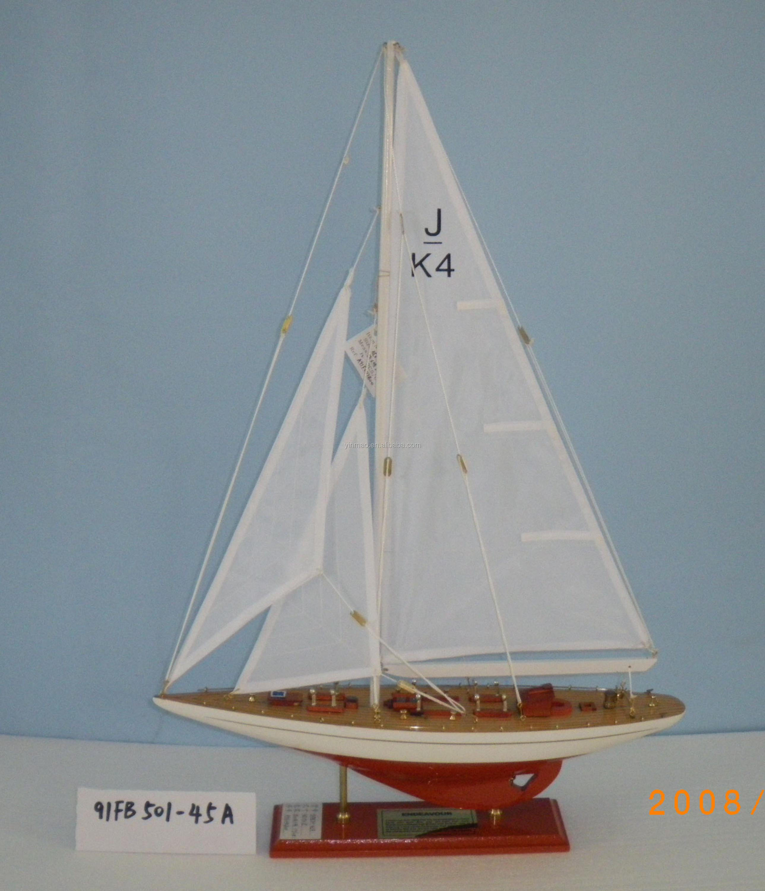 Maquette de bateau yacht de course Endeavour