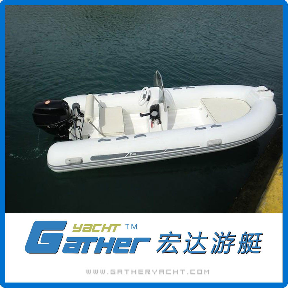 RIB390-AT-SEA-02.jpg