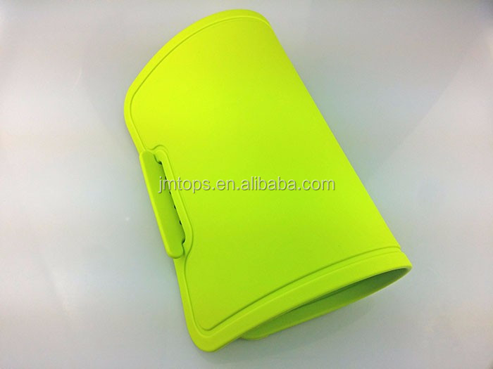 silicone cutting board big 2.jpg