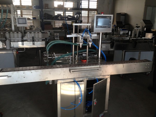 automatic liquid filling machine