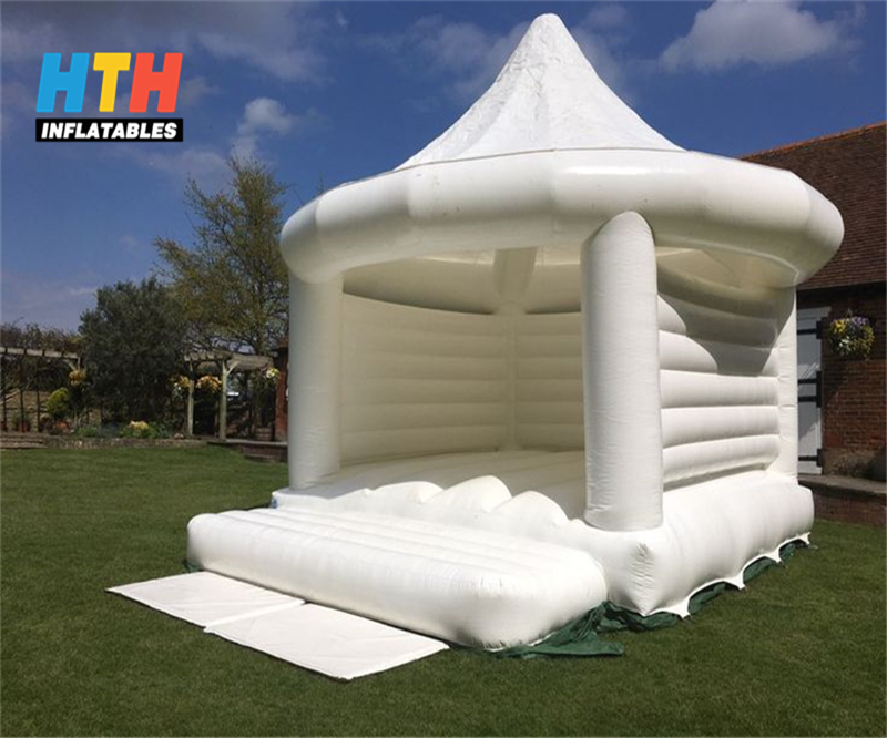 white bouncy castle(2).jpg