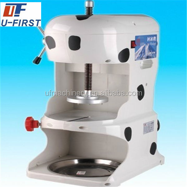 Ice block crushing machine