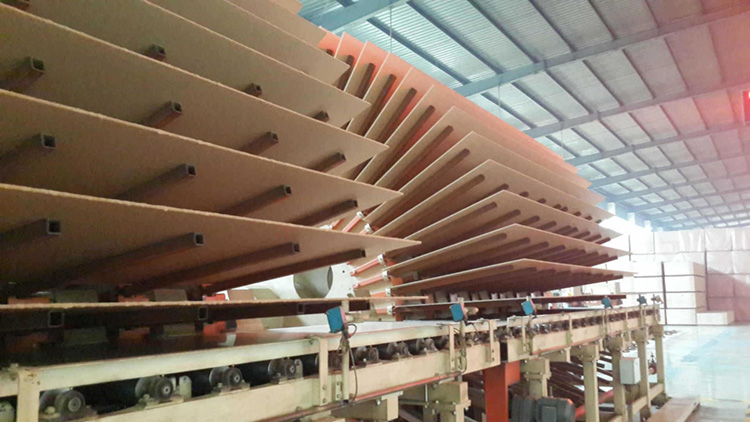 生のmdf中国工場砂地/プレインmdf、 hdf/メラミンmdfボード 問屋・仕入れ・卸・卸売り