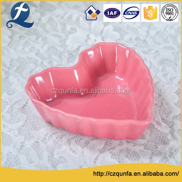 Customized ceramic microwave heart shaped ramekins mini cupcake baking pans