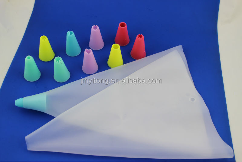 Reusable Cake Decorating Set Bag With 5 Nozzles