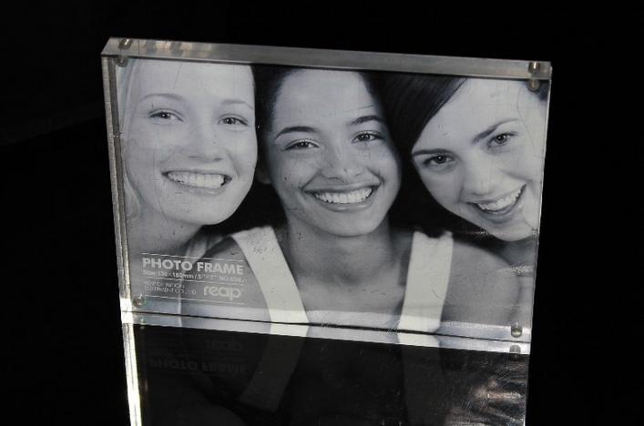 High quality customized acrylic photo frames wholesale.jpg