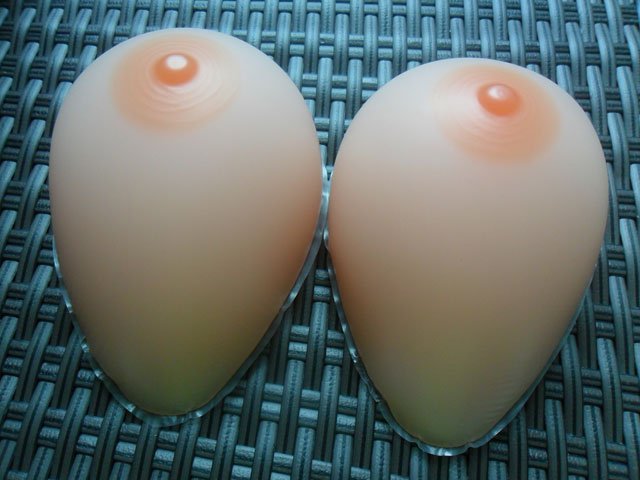 人気のティアドロップシャップ医療シリコーン現実的な乳房プロテーゼ問屋・仕入れ・卸・卸売り