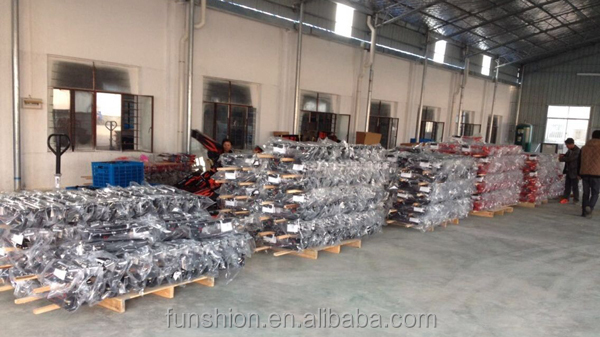 中国のスノーモービルスノースクーターレーサーが付いているプラスチックそり仕入れ・メーカー・工場
