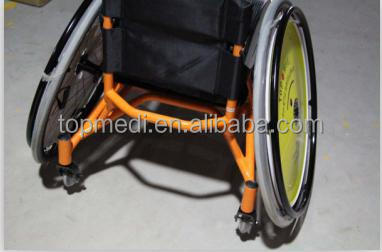 のリハビリテーション療法の供給中国topmediマニュアルは畳んだアルミ軽量バスケットボールのスポーツレジャーの車椅子の価格問屋・仕入れ・卸・卸売り