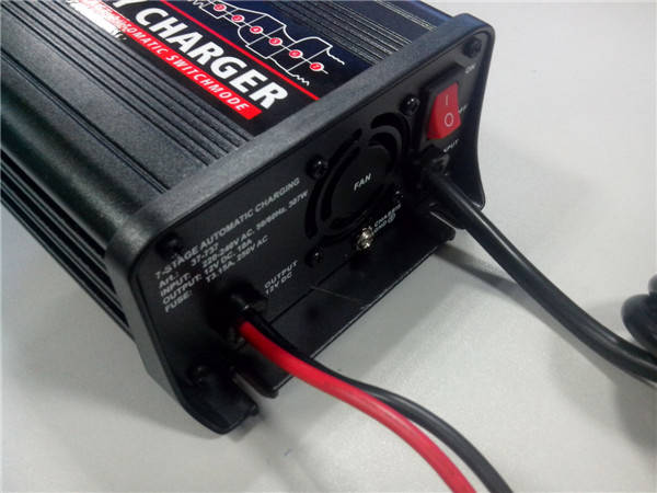 オート電子12/24vユニバーサル車のバッテリー充電器問屋・仕入れ・卸・卸売り