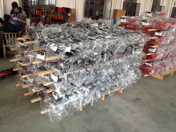 中国のスノーモービルスノースクーターレーサーが付いているプラスチックそり仕入れ・メーカー・工場