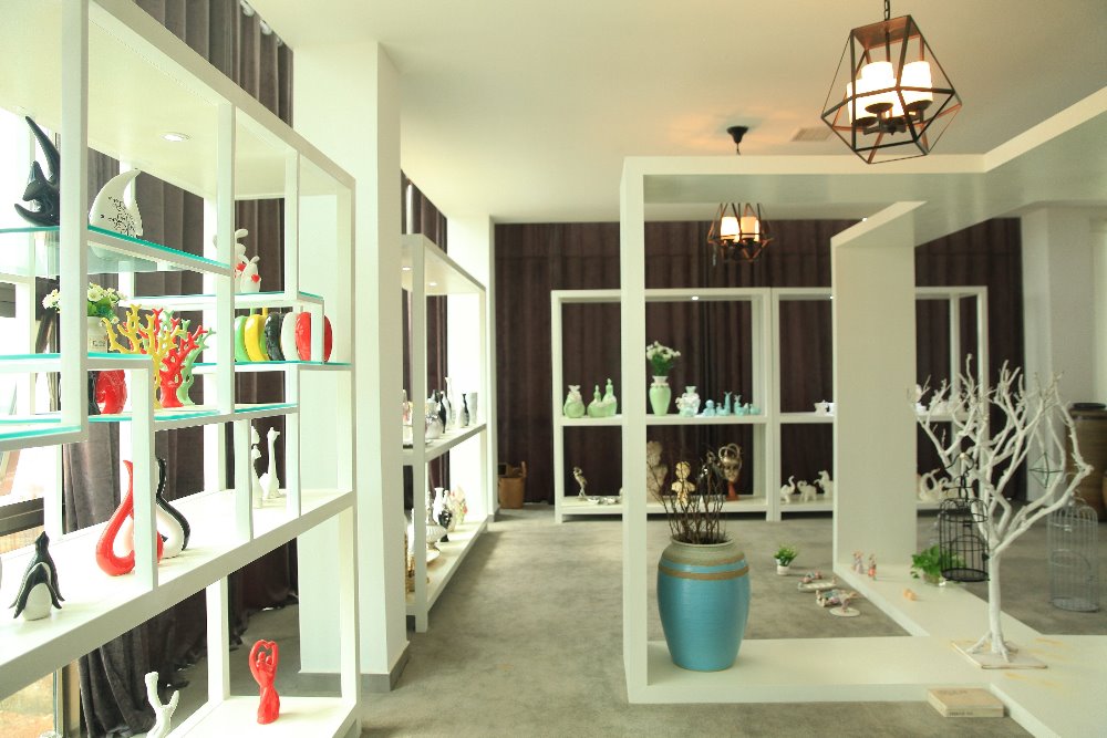 高品質の色釉セラミックトナカイ家庭アールデコ調のライフサイズ仕入れ・メーカー・工場