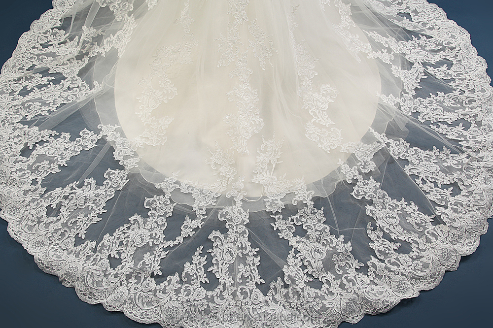 新しいデザイン2015a- ラインスイートハートのアップリケスパゲッティストラップスイープトレインチュールとレースzs15-03ウェディングドレスの花嫁の服仕入れ・メーカー・工場