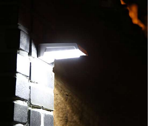 solar wall light.png