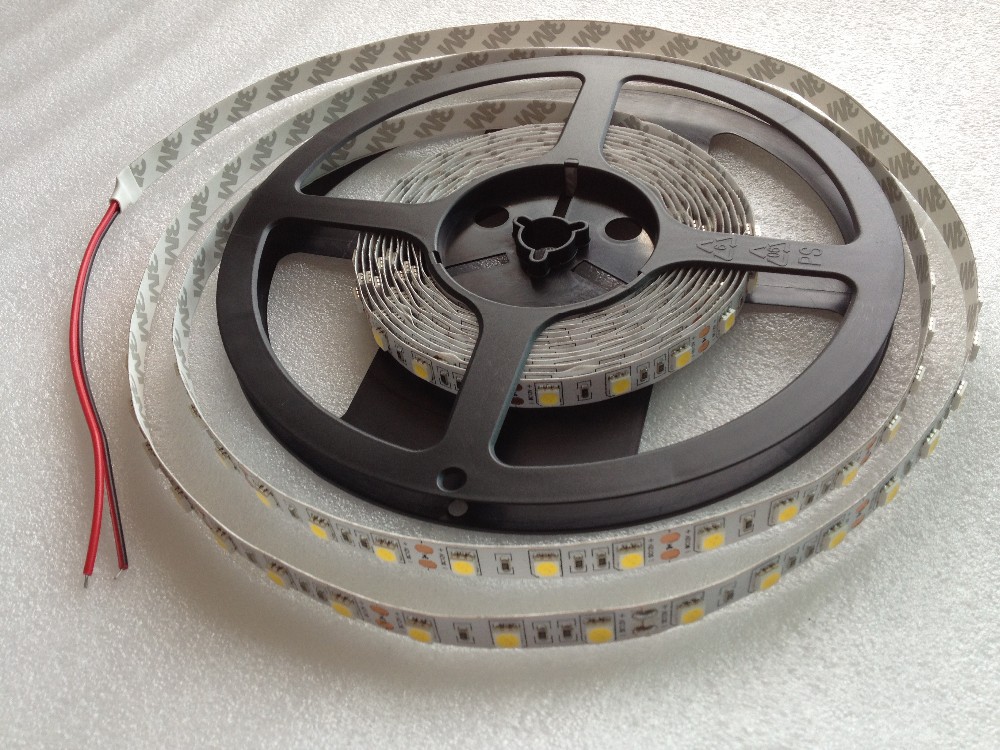 トップ品質ホワイト/warmwhite/赤/緑/青/黄/ rgb 5050 led ストリップ ライト 60 Leds/m dc 12 ボルト/24 ボルト用屋内と屋外使用仕入れ・メーカー・工場