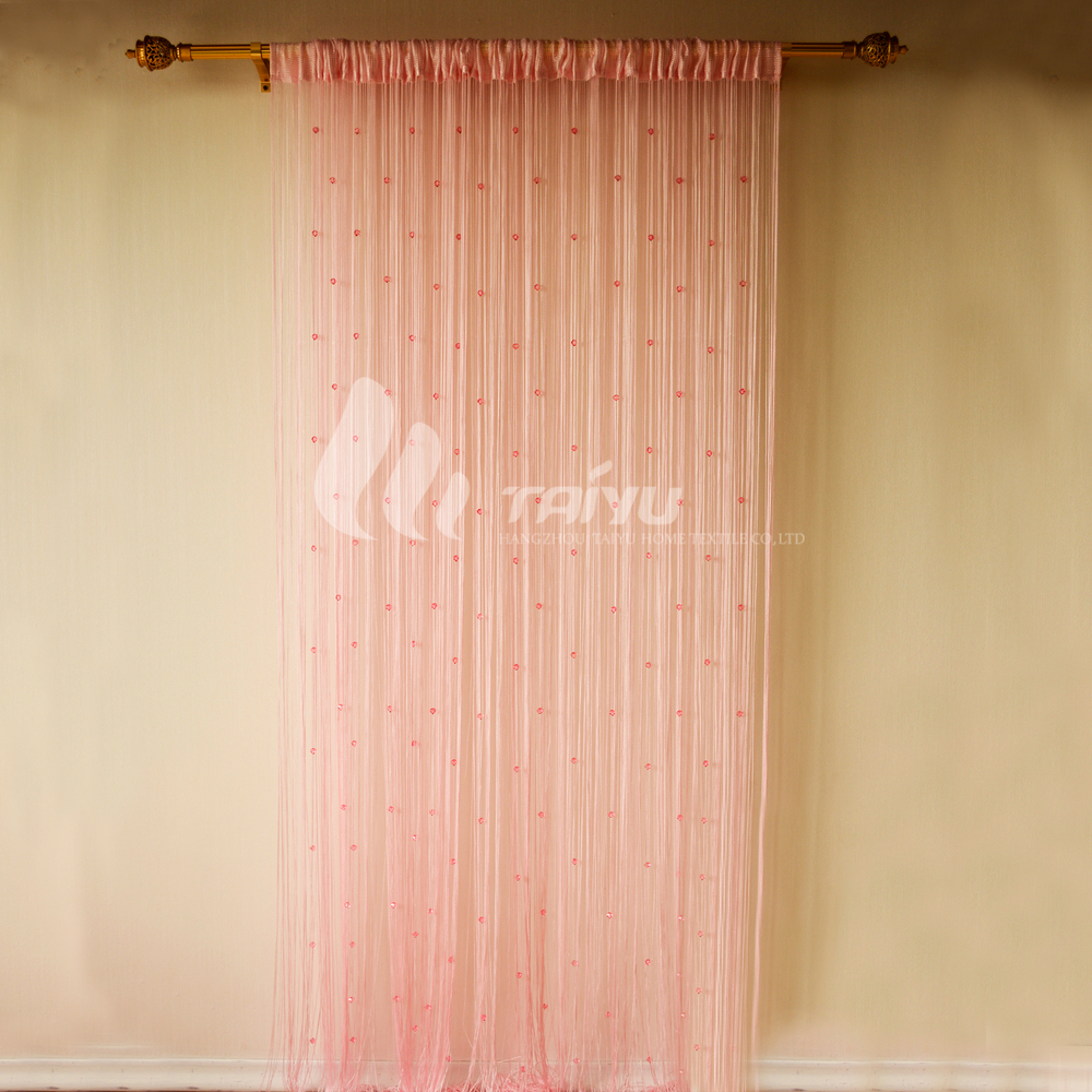 Het jonge meisje mode roze koord gordijn met kralen gordijn ...