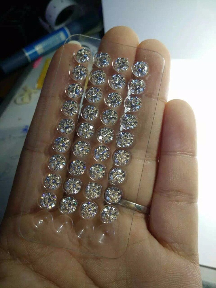 moissanite stone.jpg