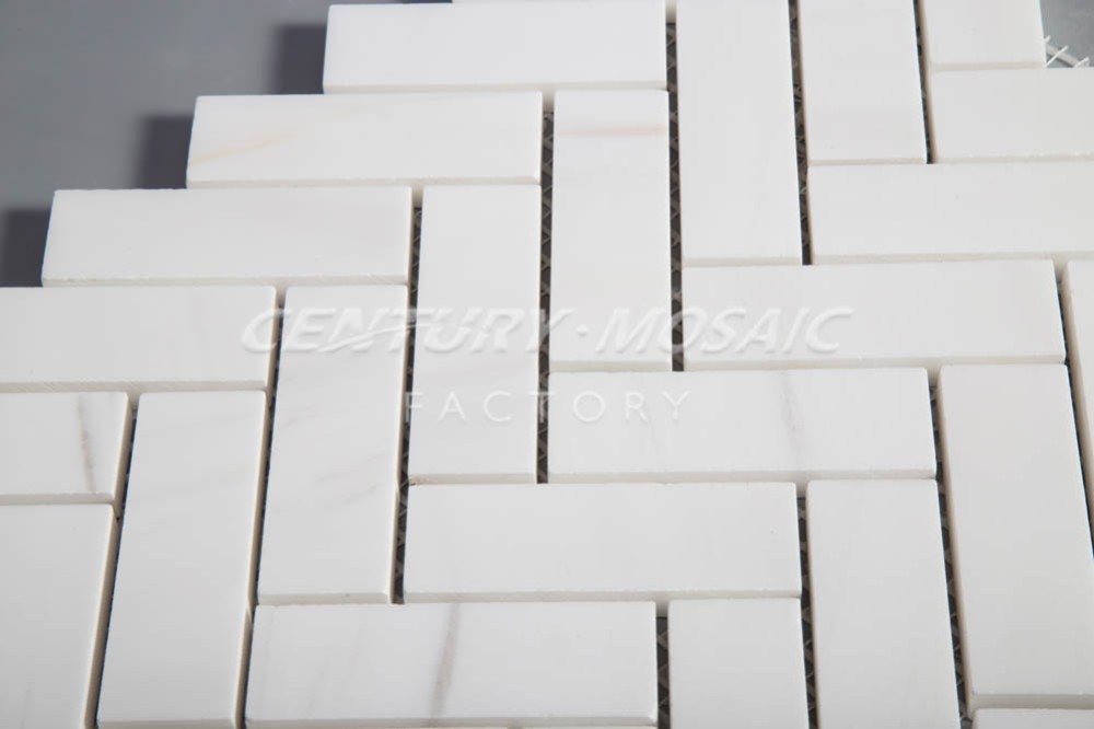 Blanc marbre chevrons mosaïque salle de bain carreaux de sol ...