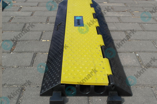 3 channel cable ramp 05.jpg