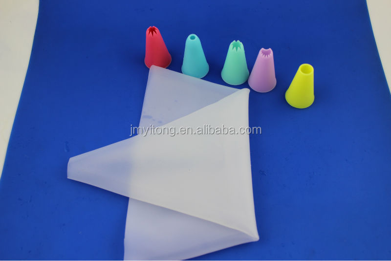 Reusable Cake Decorating Set Bag With 5 Nozzles