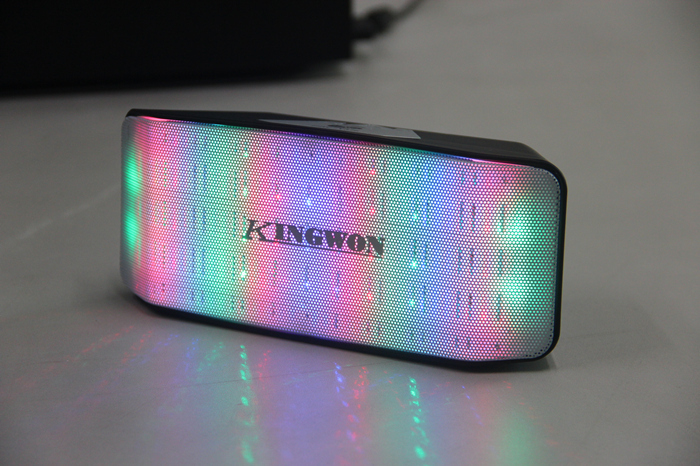 kingwonアクティブなワイヤレスブルートゥースを持つプロのスピーカーfmラジオ仕入れ・メーカー・工場
