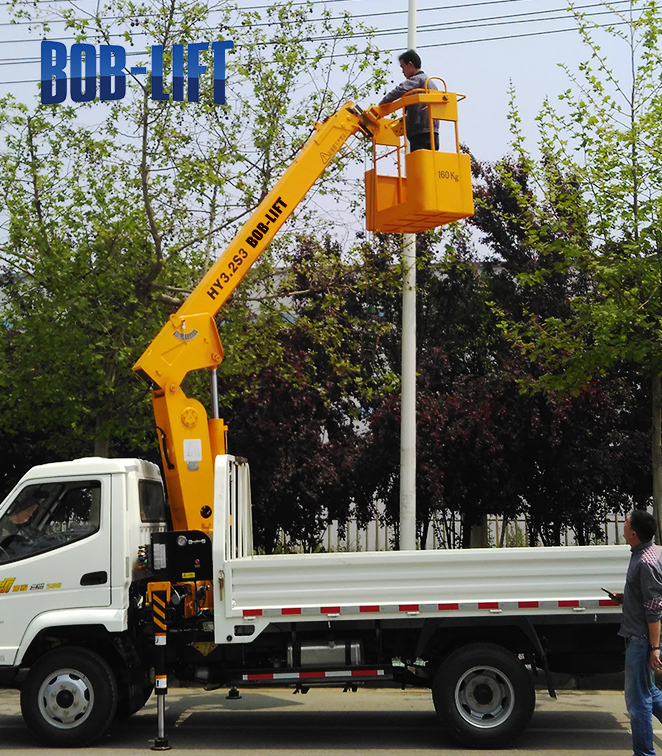 Truck Boom Lift With Basket Working Platform Man Lift Crane Articulated
