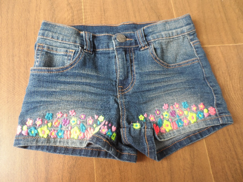 若い女の子のカスタム97％綿スパンデックス3％藍夏セクシーな短いホットジーンズの花刺繍付きパンツ仕入れ・メーカー・工場
