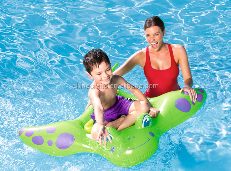 子供のおもちゃ熱い夏泳ぐ製品pvcをサメインフレータブルに乗る仕入れ・メーカー・工場