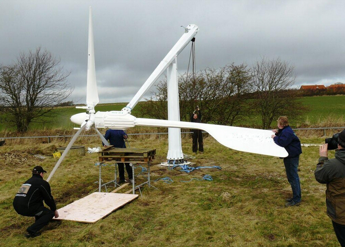 residential 5kw wind solar hybrid system (wind turbine + solar panels )